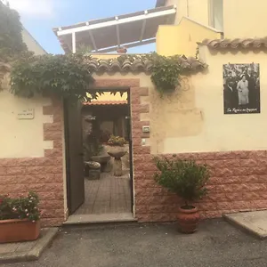 3* Couette-café Sa Rosa E Su Trapperi